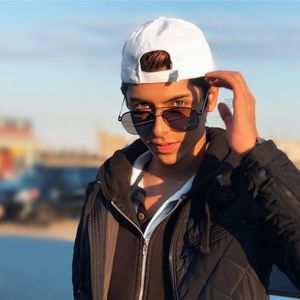 Meet your Posher, Juan